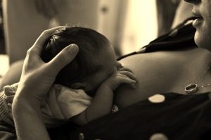 atasarea corecta pozitii de alaptare