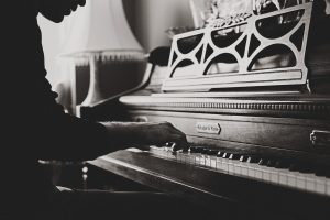 punctul pe i versuri
